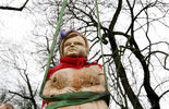 Rzeźby znikają z placu Lecha Kaczyńskiego (zdjęcie 2)