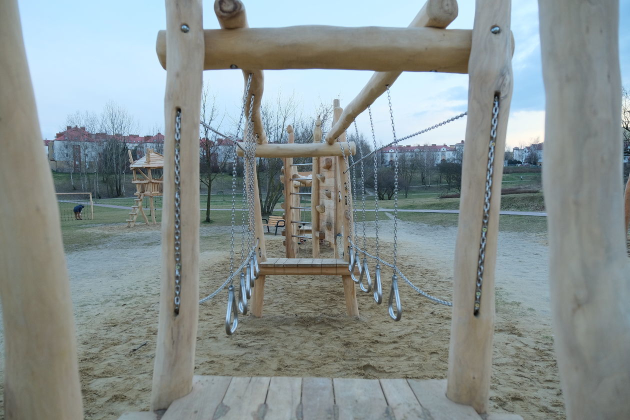  Nowy plac zabaw w Parku Jana Pawła II (zdjęcie 1) - Autor: Maciej Kaczanowski