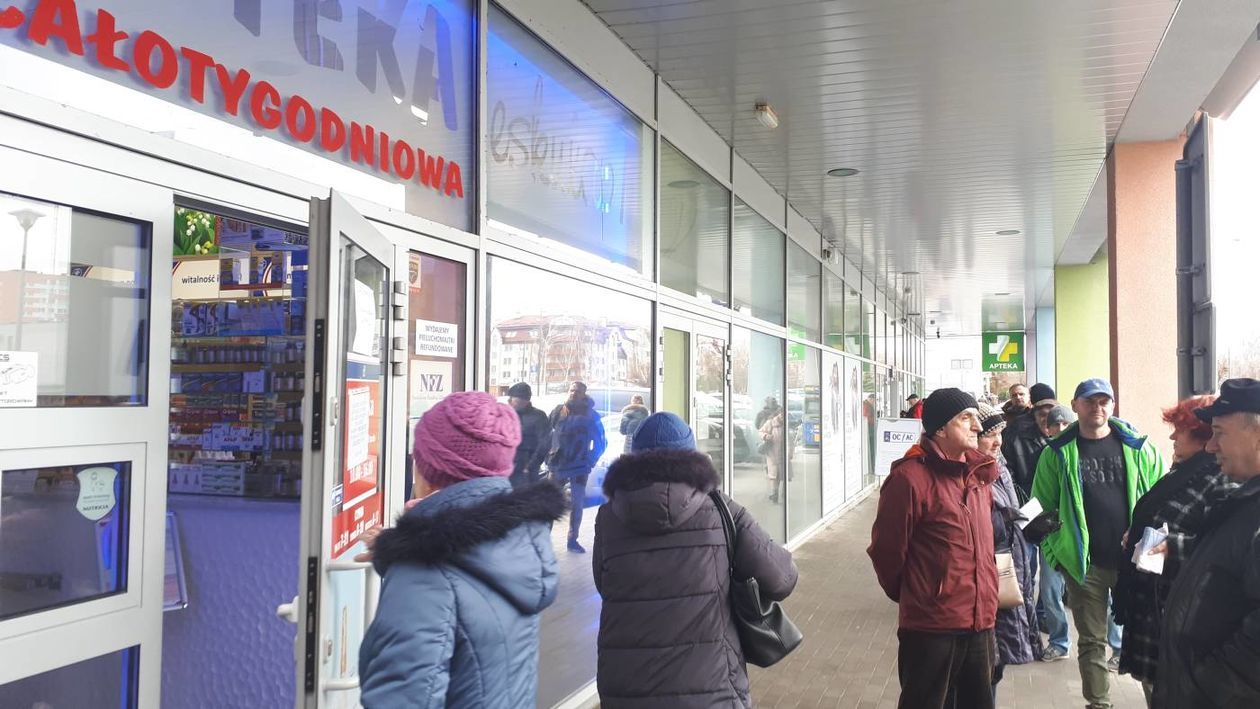  Tłumy w sklepach i aptekach w Lublinie (zdjęcie 1) - Autor: Maciej Kaczanowski
