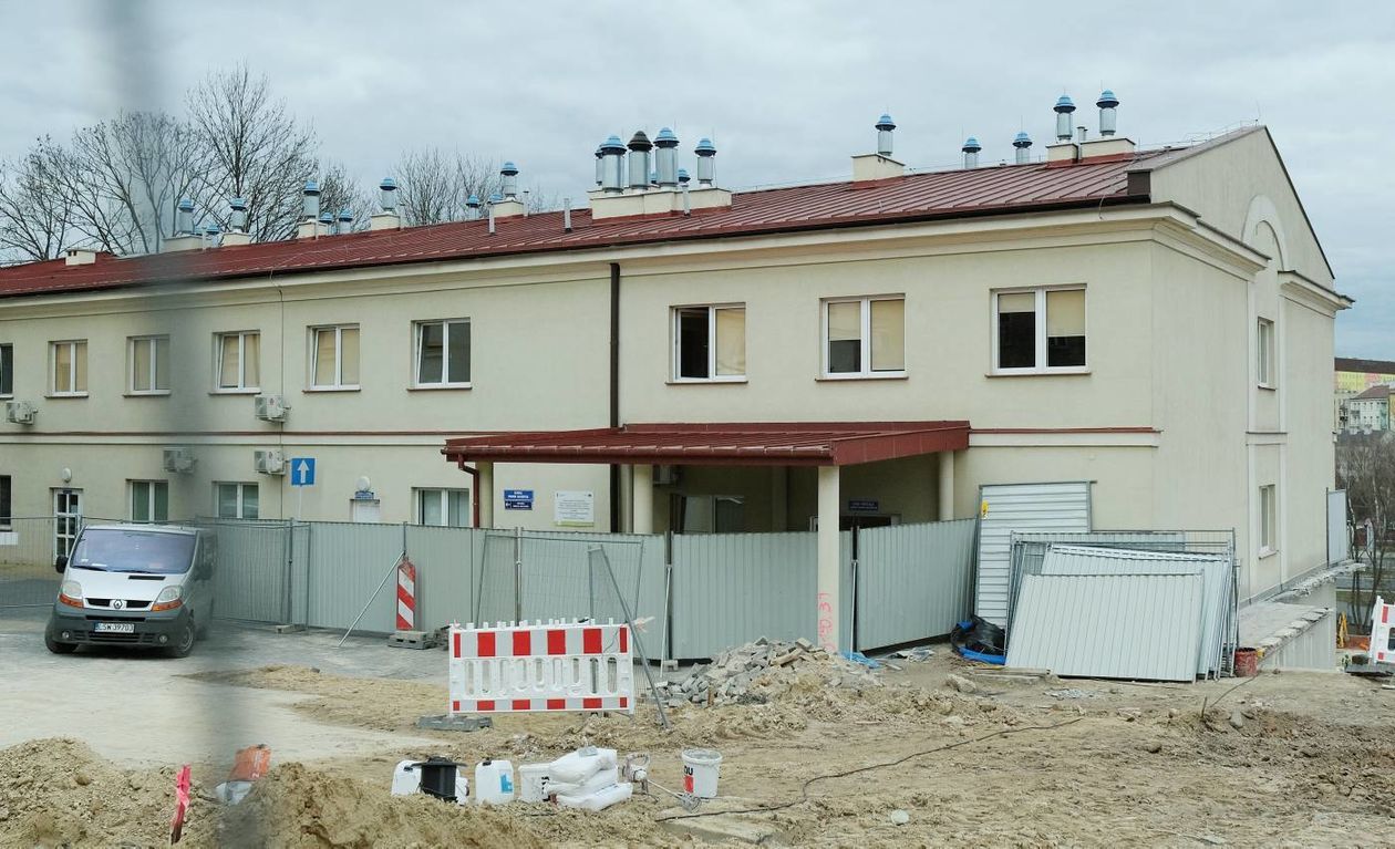  Pacjenci zakażeni koronawirusem z Bełżyc są już w SPSK 1 w Lublinie (zdjęcie 1) - Autor: Maciej Kaczanowski