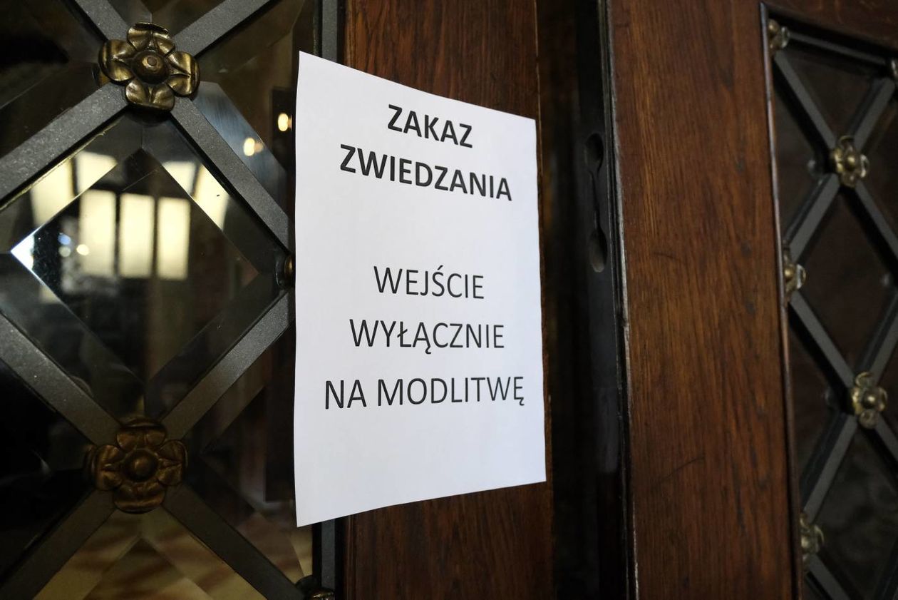  Frekwencja w kościołach podczas walki z epidemią koronawirusa (zdjęcie 1) - Autor: Maciej Kaczanowski