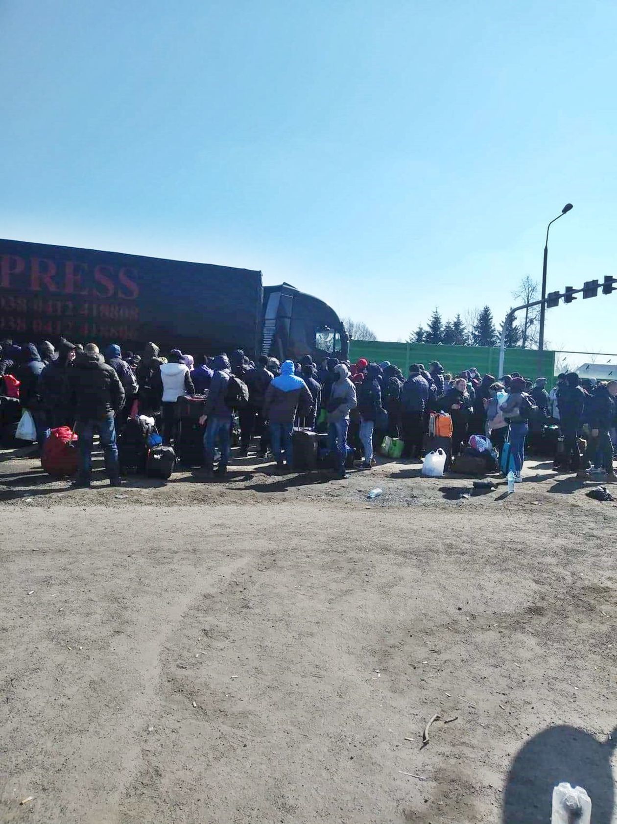  Ogromne kolejki na przejściu granicznym w Dorohusku (zdjęcie 1) - Autor: Alarm 24