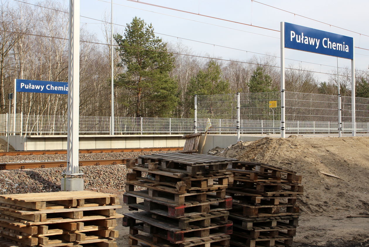  Nowe wiaty i perony. Puławskie stacje pięknieją (zdjęcie 1) - Autor: Radosław Szczęch