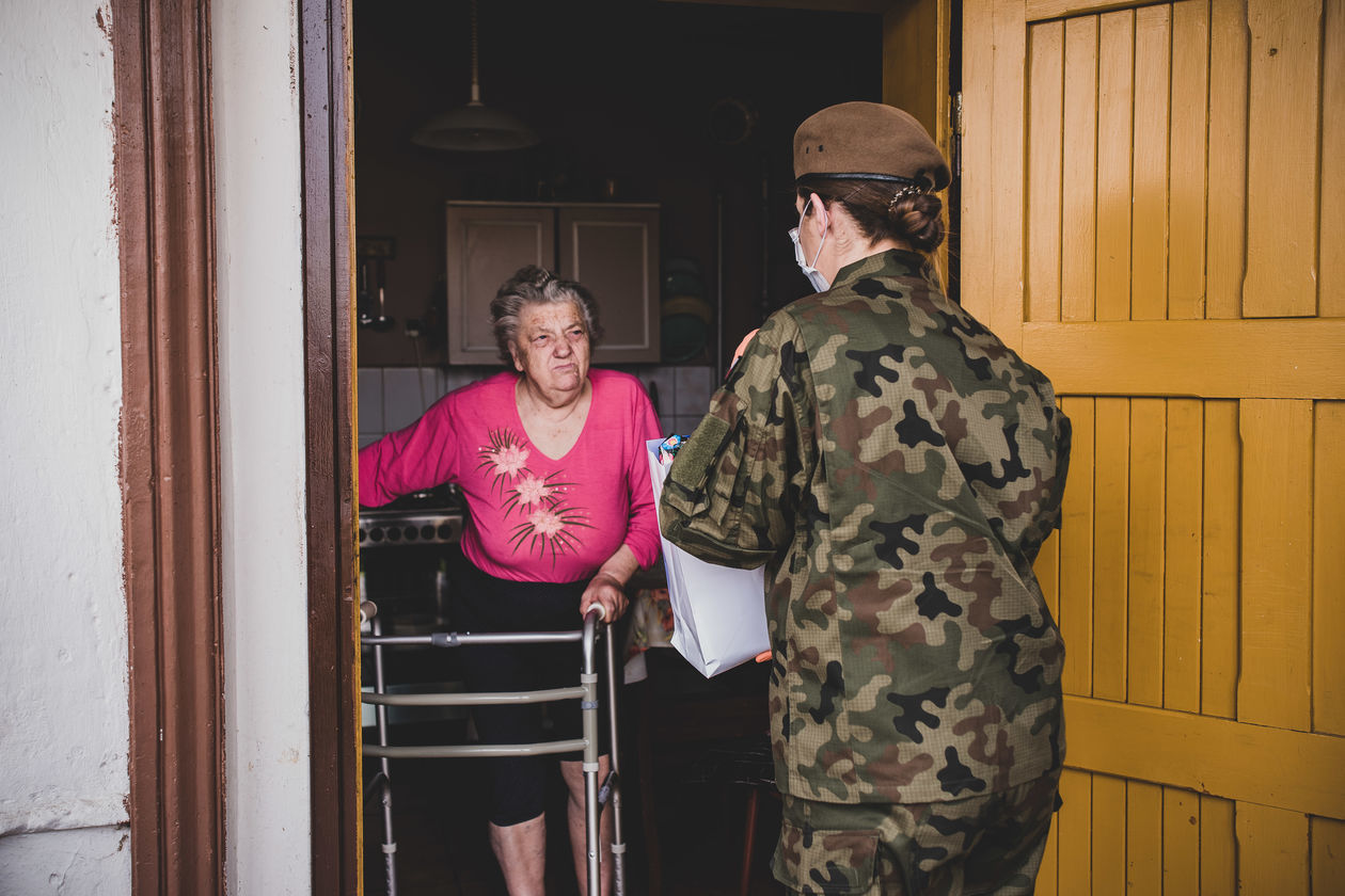 Terytorialsi pomagają osobom potrzebującym w trakcie epidemii (zdjęcie 1) - Autor: WOT