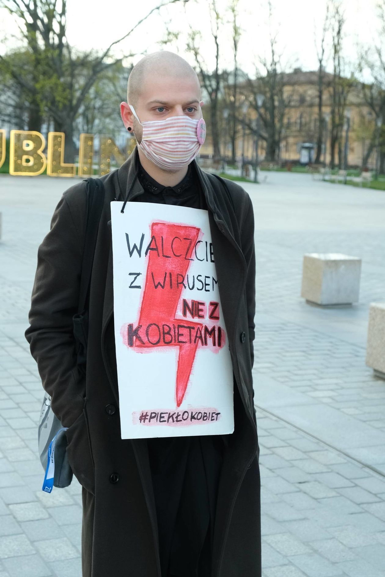  Protest przeciwko m. in. projektowi ustawy ograniczającej prawo do aborcji na pl. Litewskim (zdjęcie 1) - Autor: Maciej Kaczanowski