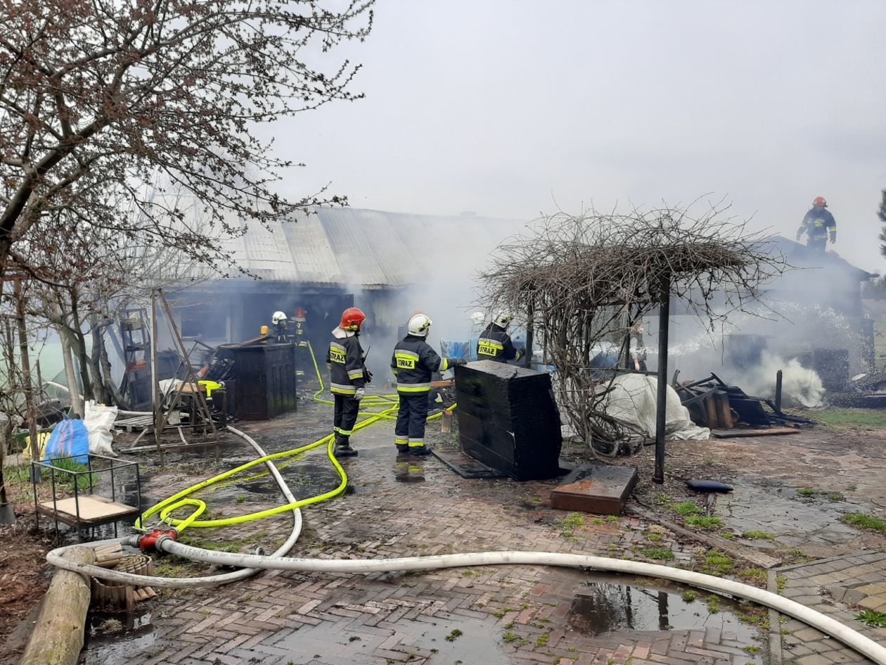  Sitaniec: Pożar warsztatu stolarskiego (zdjęcie 1) - Autor: mł. bryg. Dominik Kukułowicz