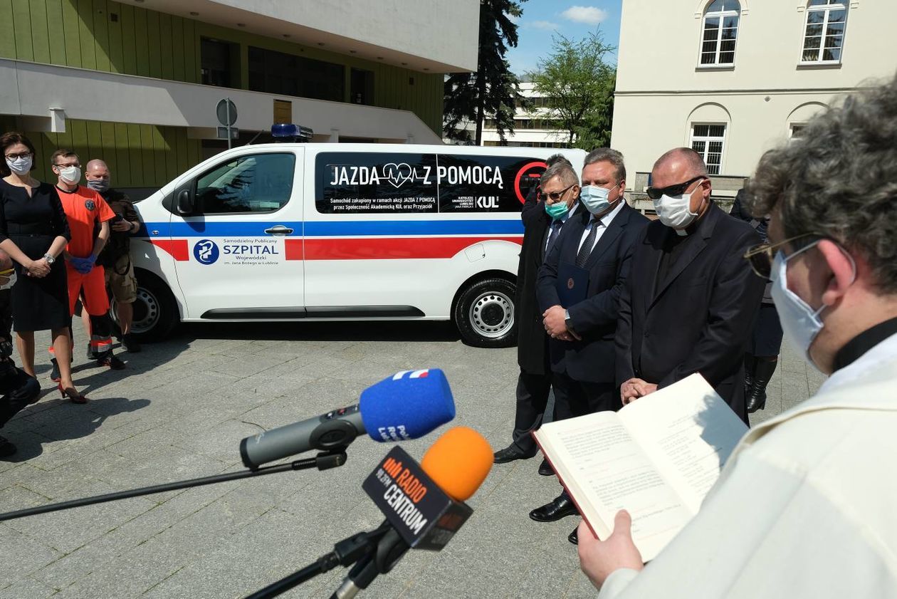  KUL przekazał ambulans dla szpitala im. Jana Bożego (zdjęcie 1) - Autor: Maciej Kaczanowski