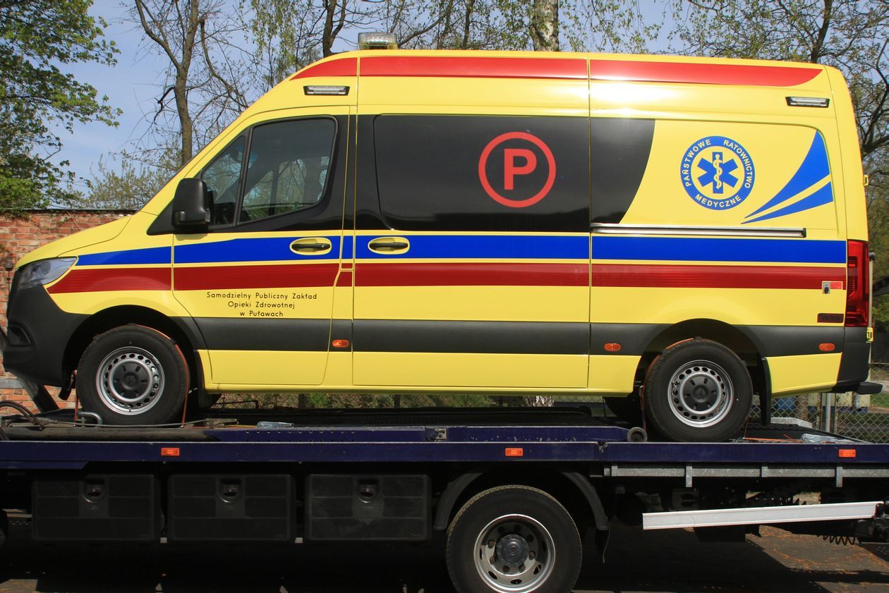  Nowe ambulanse już w Puławach (zdjęcie 1) - Autor: SP ZOZ