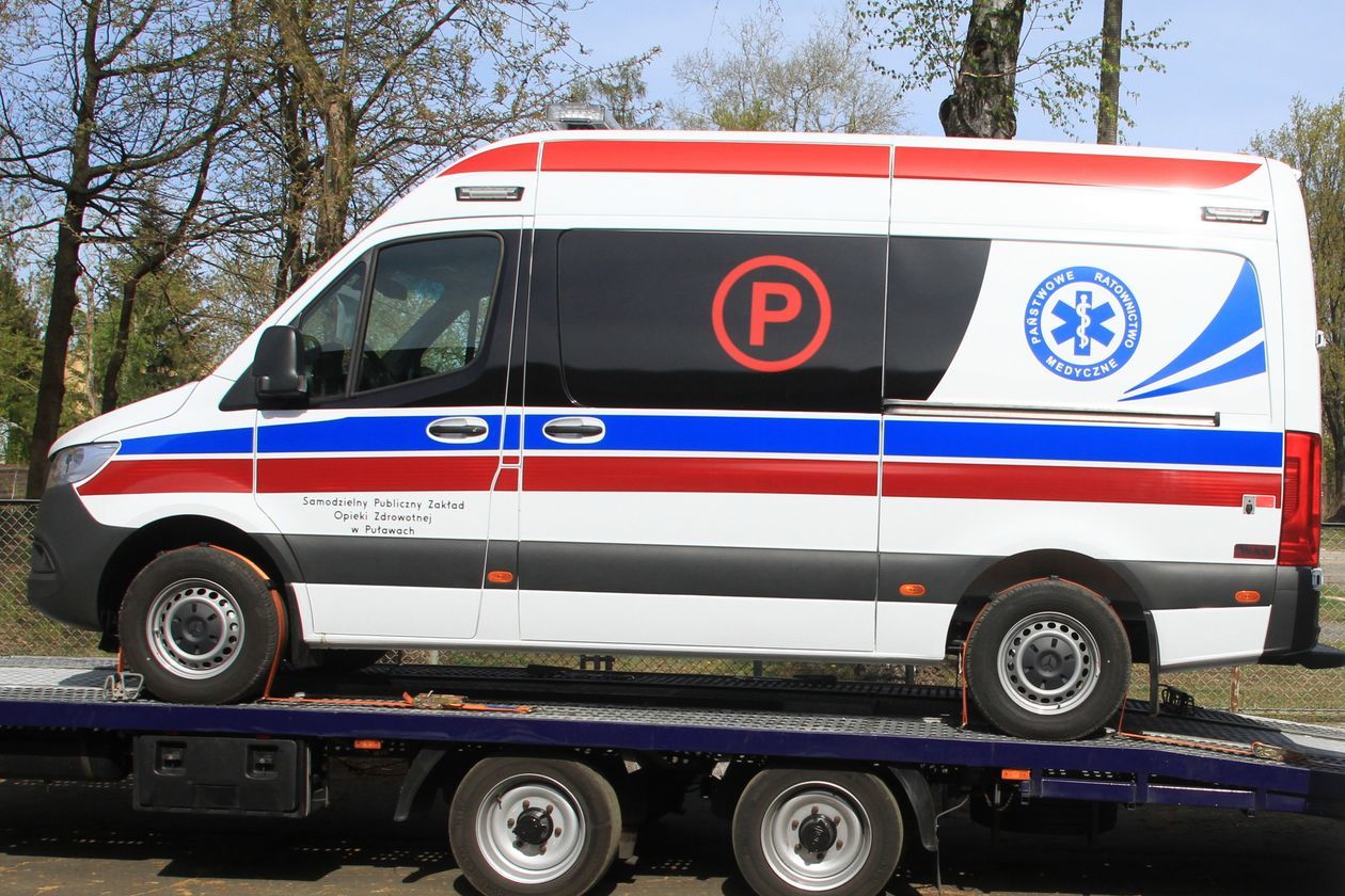  Nowe ambulanse już w Puławach (zdjęcie 1) - Autor: SP ZOZ
