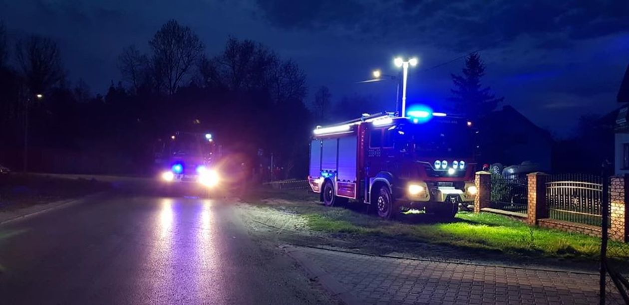  Wypadek w Krężnicy Jarej koło Lublina (zdjęcie 1) - Autor: OSP Krężnica Jara