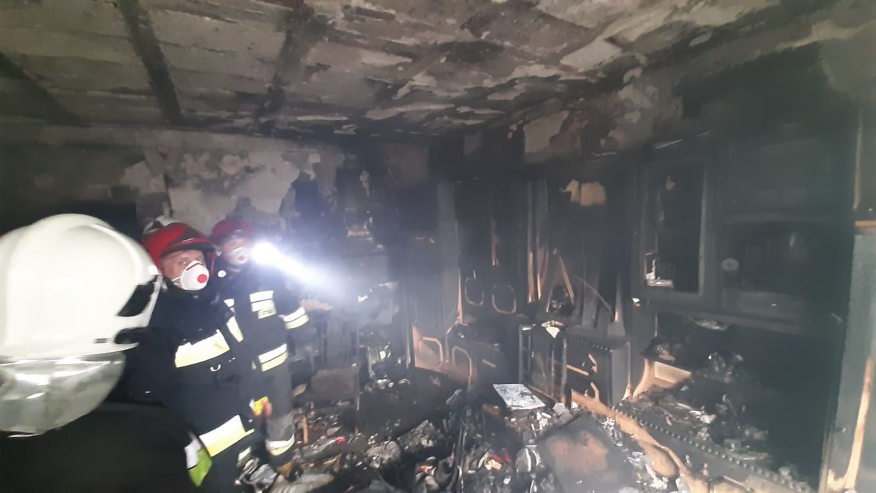  Pożar przy ul. Metalowców w Kraśniku (zdjęcie 1) - Autor: KP PSP Kraśnik