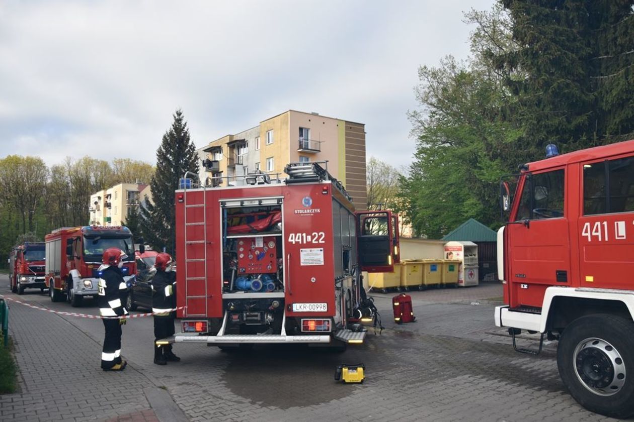  Pożar w mieszkaniu przy ul. Metalowców w Kraśniku (zdjęcie 1) - Autor: St. sierż. Paweł Cieliczko/KPP w Kraśniku