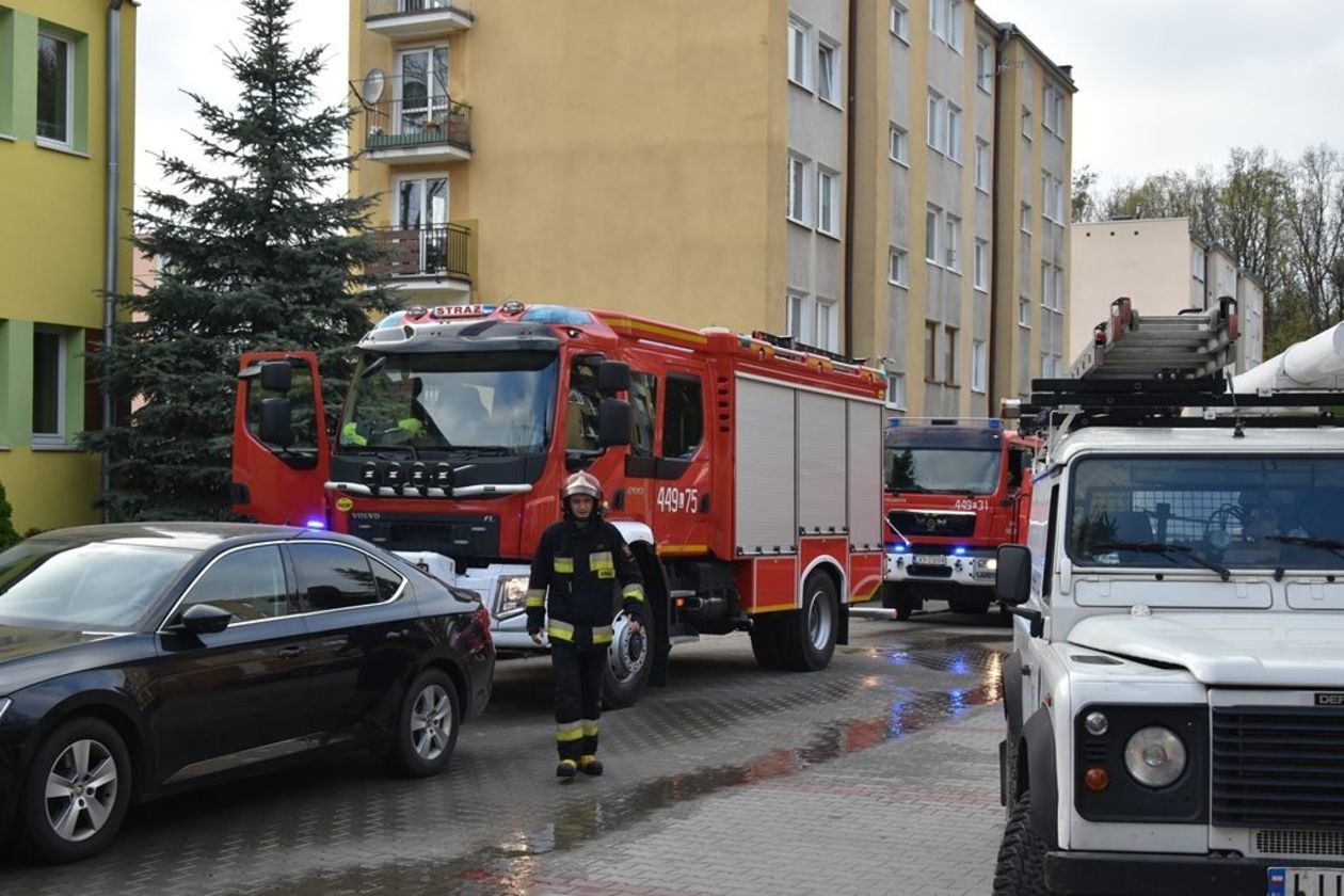  Pożar w mieszkaniu przy ul. Metalowców w Kraśniku (zdjęcie 1) - Autor: St. sierż. Paweł Cieliczko/KPP w Kraśniku