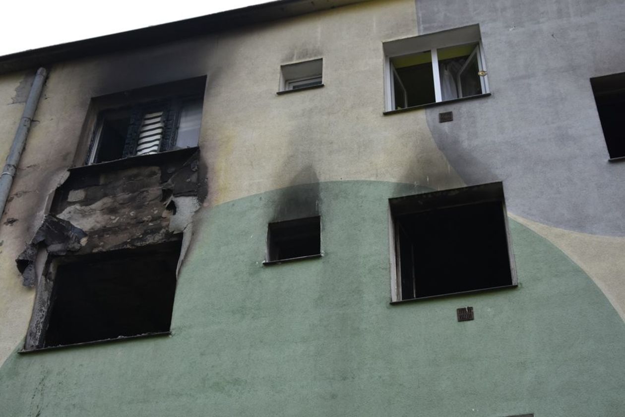  Pożar w mieszkaniu przy ul. Metalowców w Kraśniku (zdjęcie 1) - Autor: St. sierż. Paweł Cieliczko/KPP w Kraśniku