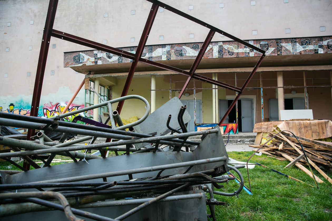  Remont w Zamojskim Domu Kultury (zdjęcie 1) - Autor: Kazimierz Chmiel