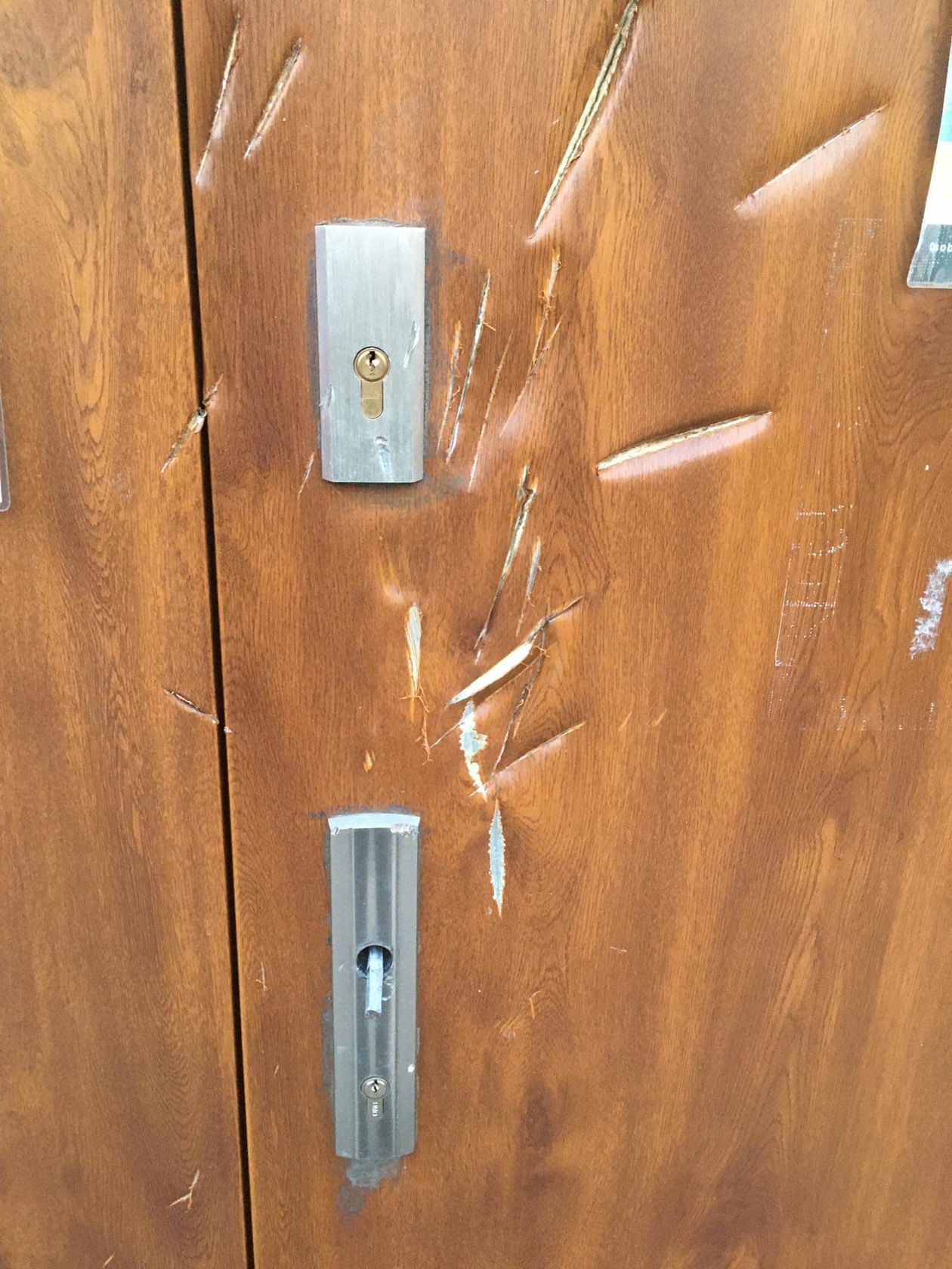  Porąbał siekierą drzwi do klubu sportowego w Chełmie (zdjęcie 1) - Autor: Wojciech Zakrzewski