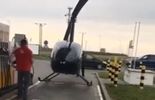 Helikopter wylądował na stacji paliw w Garwolinie (zdjęcie 2)