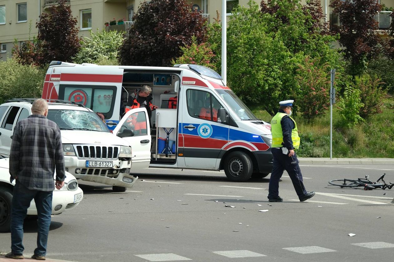  Potrącenie rowerzysty na skrzyżowaniu ulic Węgrarza i Walecznych (zdjęcie 1) - Autor: Maciej Kaczanowski