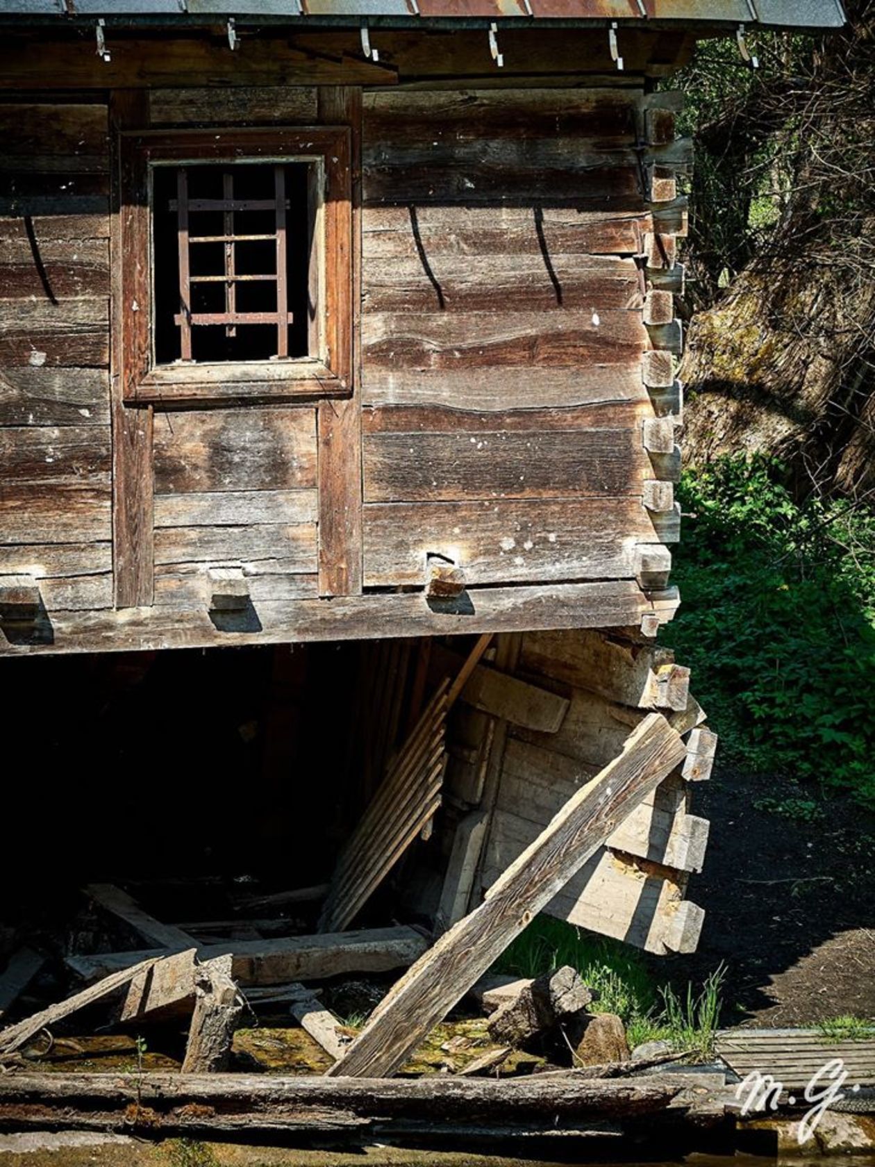  Zabytkowy młyn w Osmolicach Pierwszych (zdjęcie 1) - Autor: Magdalena Grudzińska