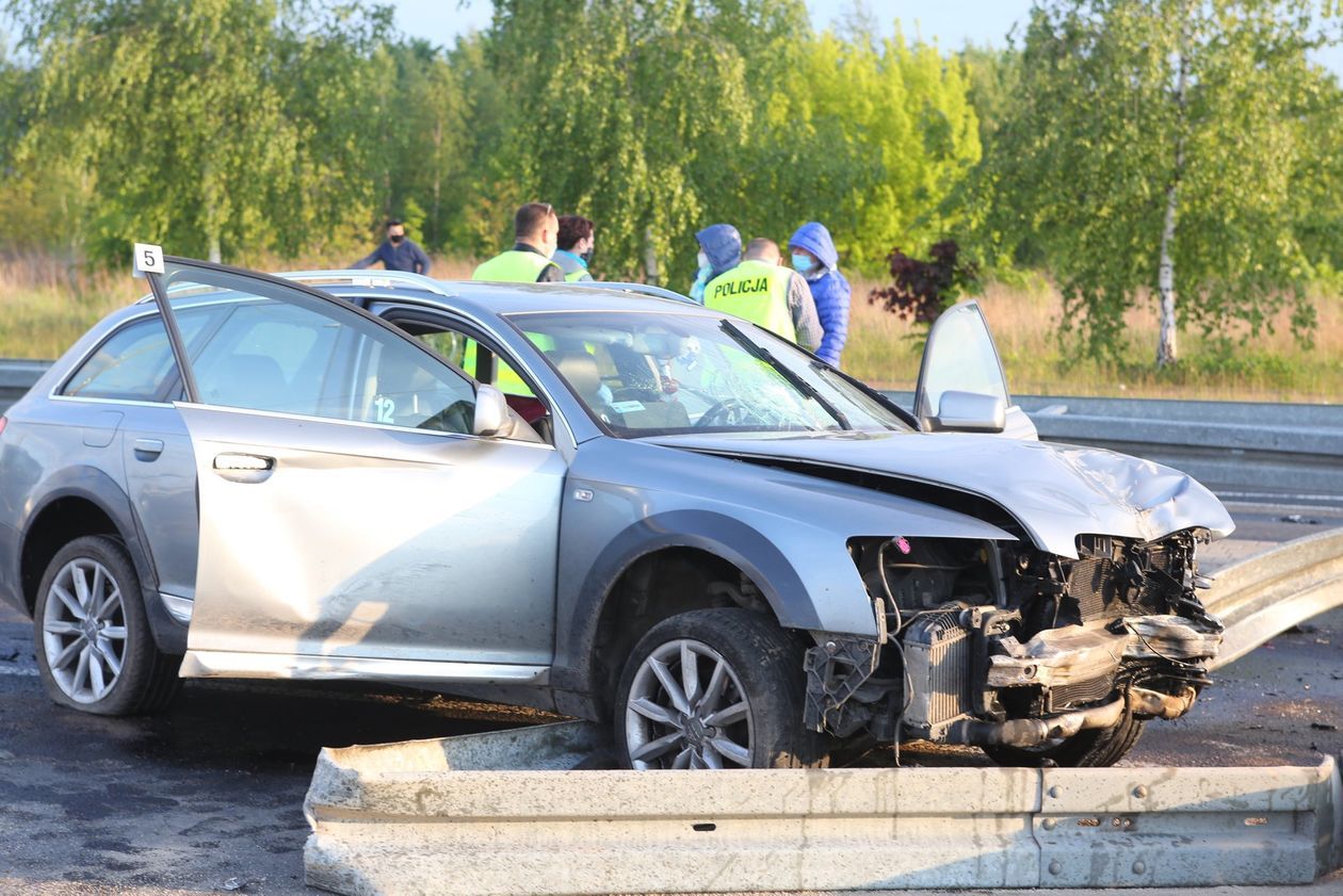  Wypadek na skrzyżowaniu al. Kraśnickiej i Jana Pawła II po pościgu policyjnym (zdjęcie 1) - Autor: Piotr Michalski