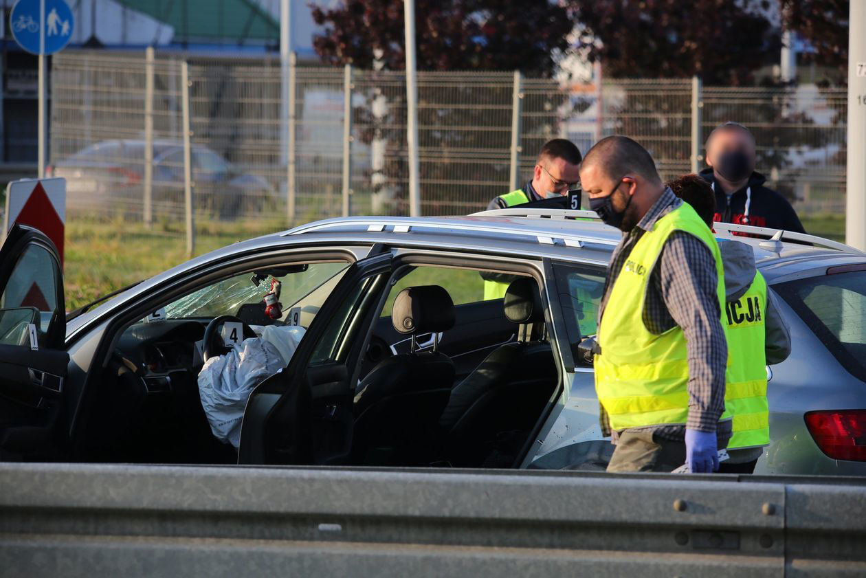  Wypadek na skrzyżowaniu al. Kraśnickiej i Jana Pawła II po pościgu policyjnym (zdjęcie 1) - Autor: Piotr Michalski