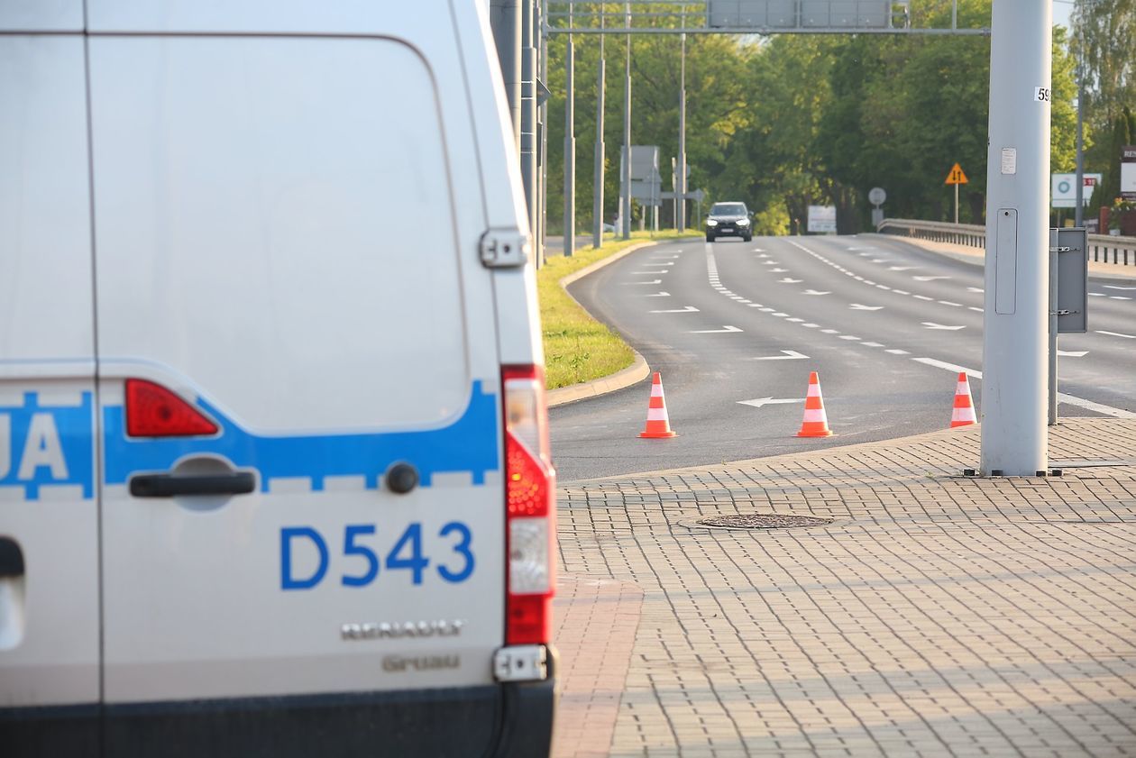  Wypadek na skrzyżowaniu al. Kraśnickiej i Jana Pawła II po pościgu policyjnym (zdjęcie 1) - Autor: Piotr Michalski