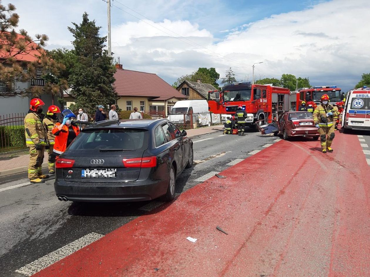  Wypadek w Niedrzwicy Dużej (zdjęcie 1) - Autor: Komenda Miejska PSP Lublin