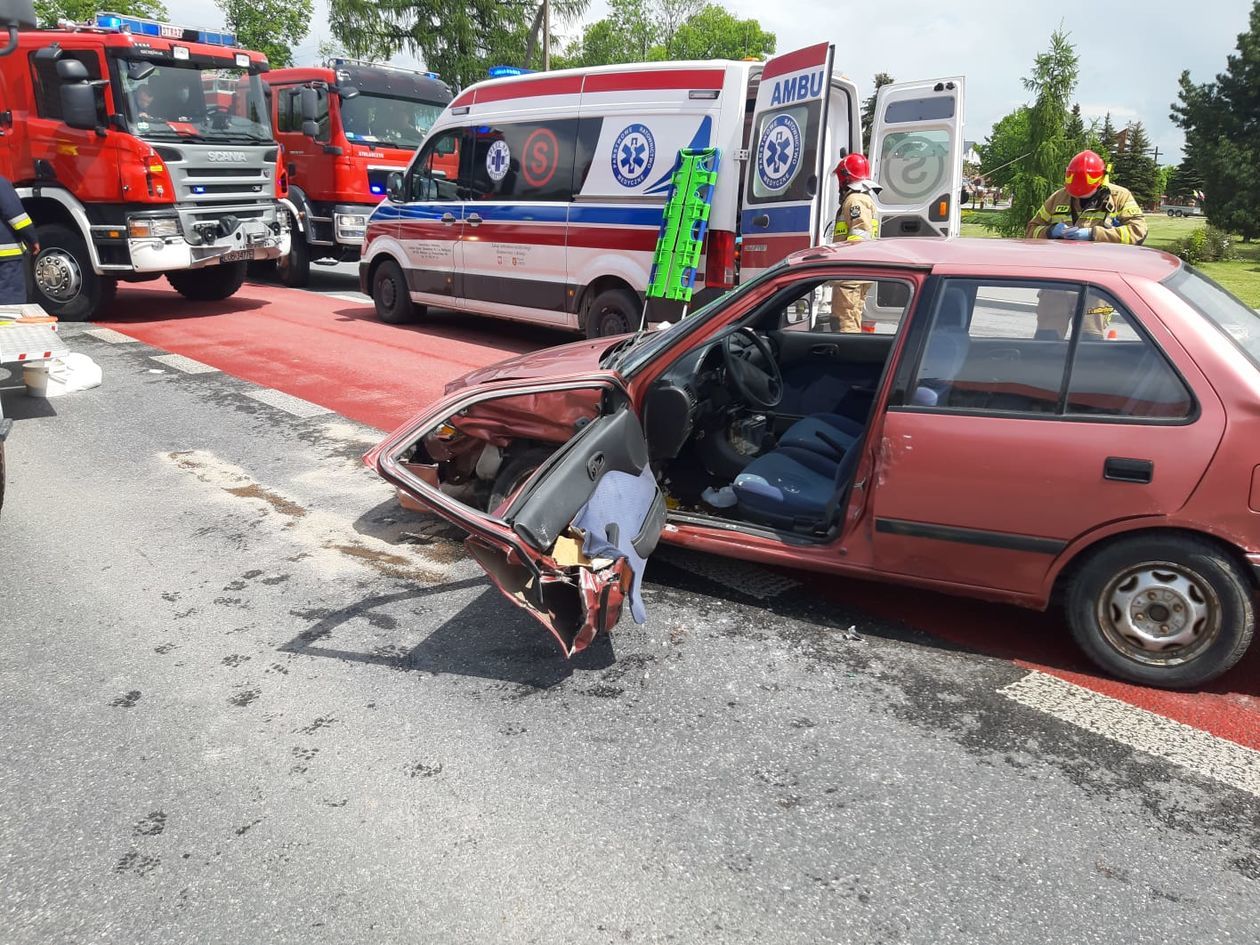  Wypadek w Niedrzwicy Dużej (zdjęcie 1) - Autor: Komenda Miejska PSP Lublin