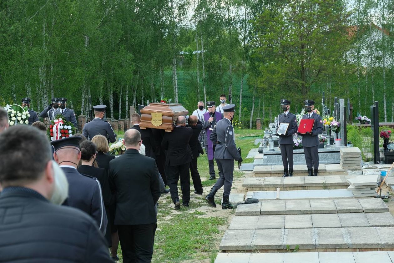  Pogrzeb ppłk pil. Ignacego Międlarza na cmentarzu w Pliszczynie (zdjęcie 1) - Autor: Maciej Kaczanowski