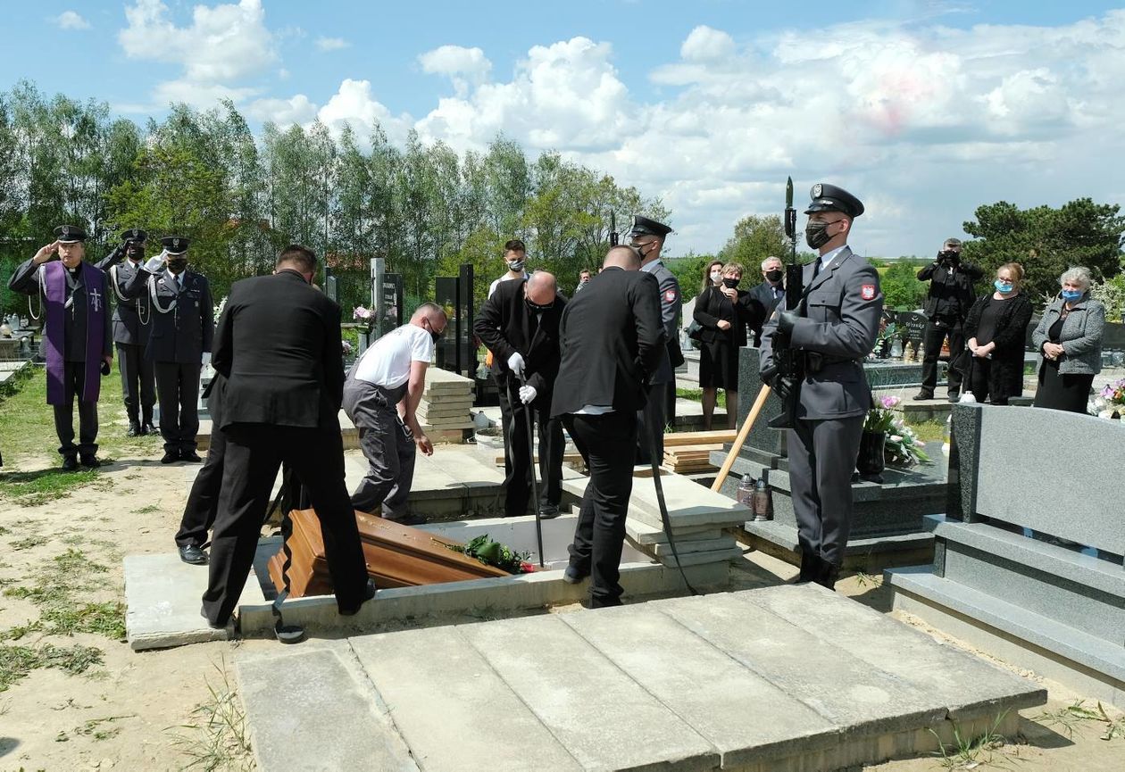  Pogrzeb ppłk pil. Ignacego Międlarza na cmentarzu w Pliszczynie (zdjęcie 1) - Autor: Maciej Kaczanowski