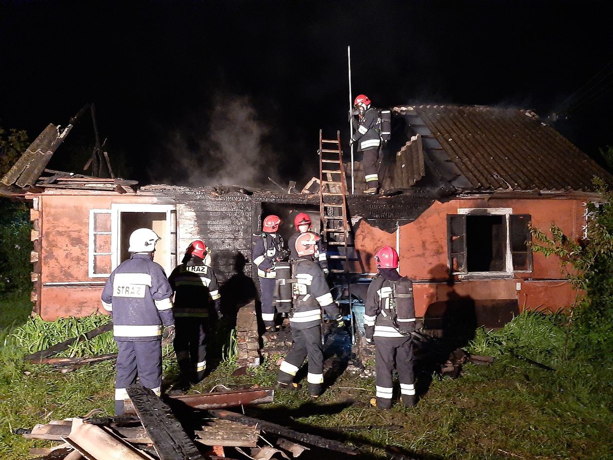  Tragiczny pożar w miejscowości Zawalów (zdjęcie 1) - Autor: mł. bryg. Dominik Kukułowicz