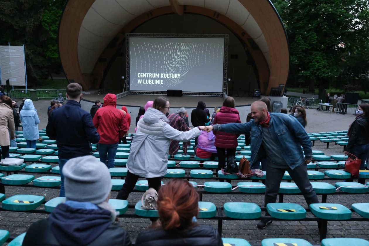  Seans filmowy w Muszli Ogrodu Saskiego: Biały, biały dzień (zdjęcie 1) - Autor: Maciej Kaczanowski