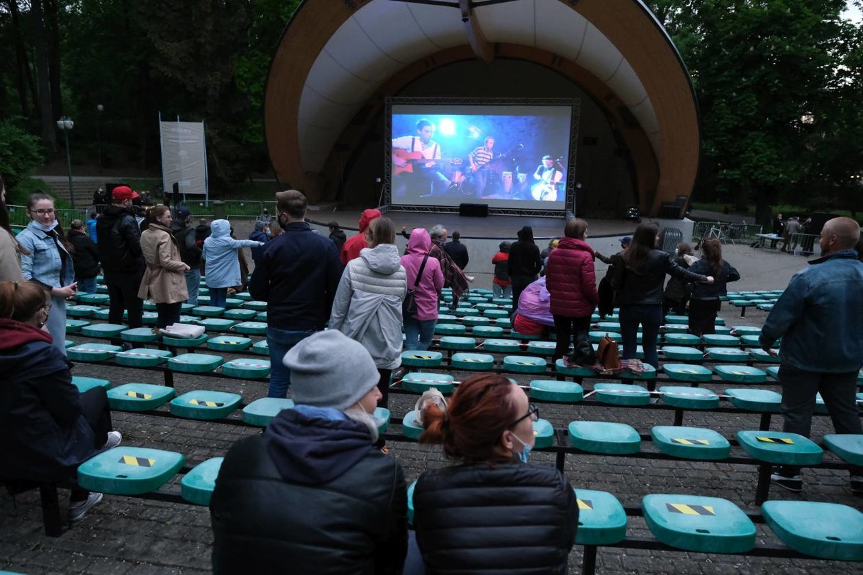  Seans filmowy w Muszli Ogrodu Saskiego: Biały, biały dzień (zdjęcie 1) - Autor: Maciej Kaczanowski