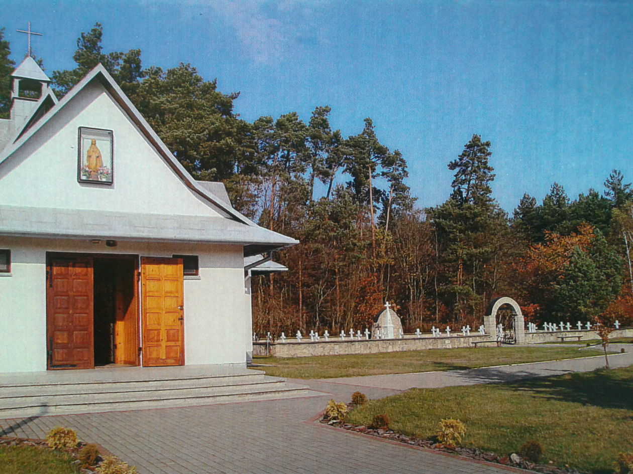  Sochy na Zamojszczyźnie, cmentarz ofiar z 1943 roku (zdjęcie 1) - Autor: Jan Kotwis/UWLublin