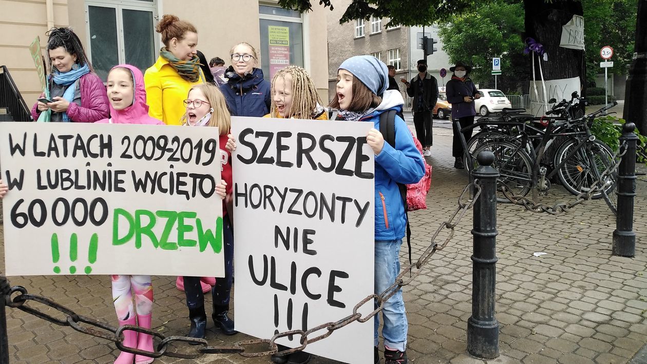  Protest w obronie drzew na ul. Lipowej w Lublinie (zdjęcie 1) - Autor: Dominik Smaga