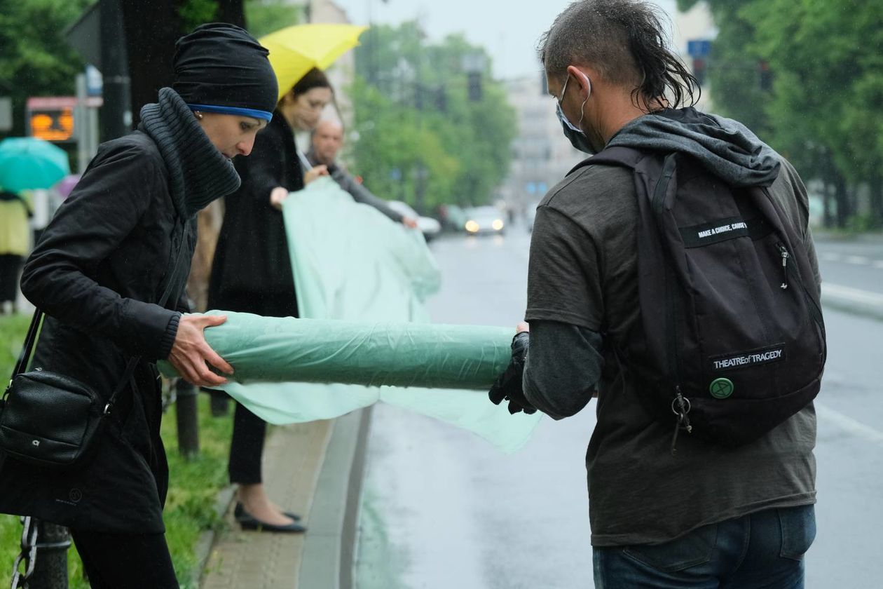  Protest w obronie drzew na ul. Lipowej w Lublinie (zdjęcie 1) - Autor: Maciej Kaczanowski