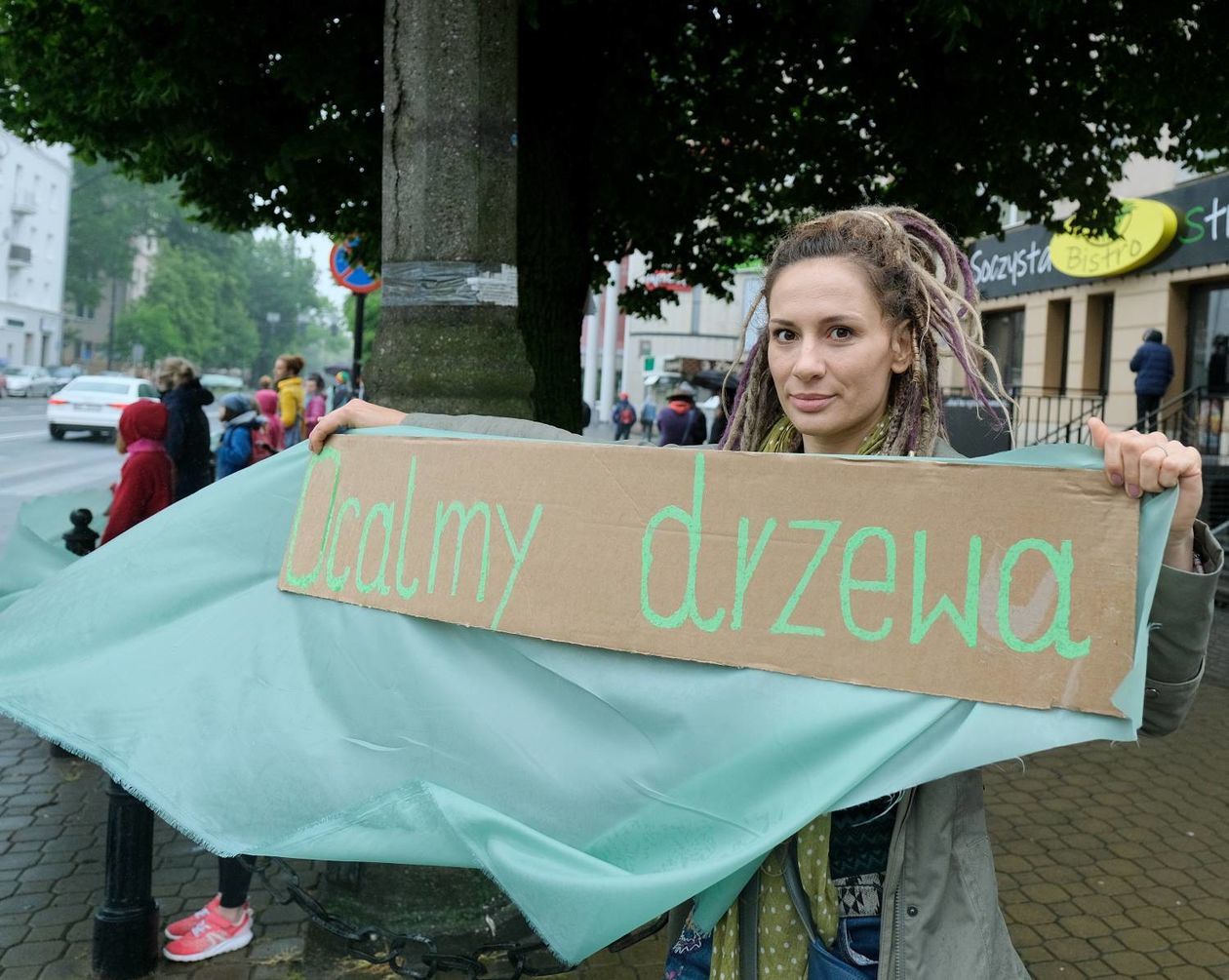  Protest w obronie drzew na ul. Lipowej w Lublinie (zdjęcie 1) - Autor: Maciej Kaczanowski