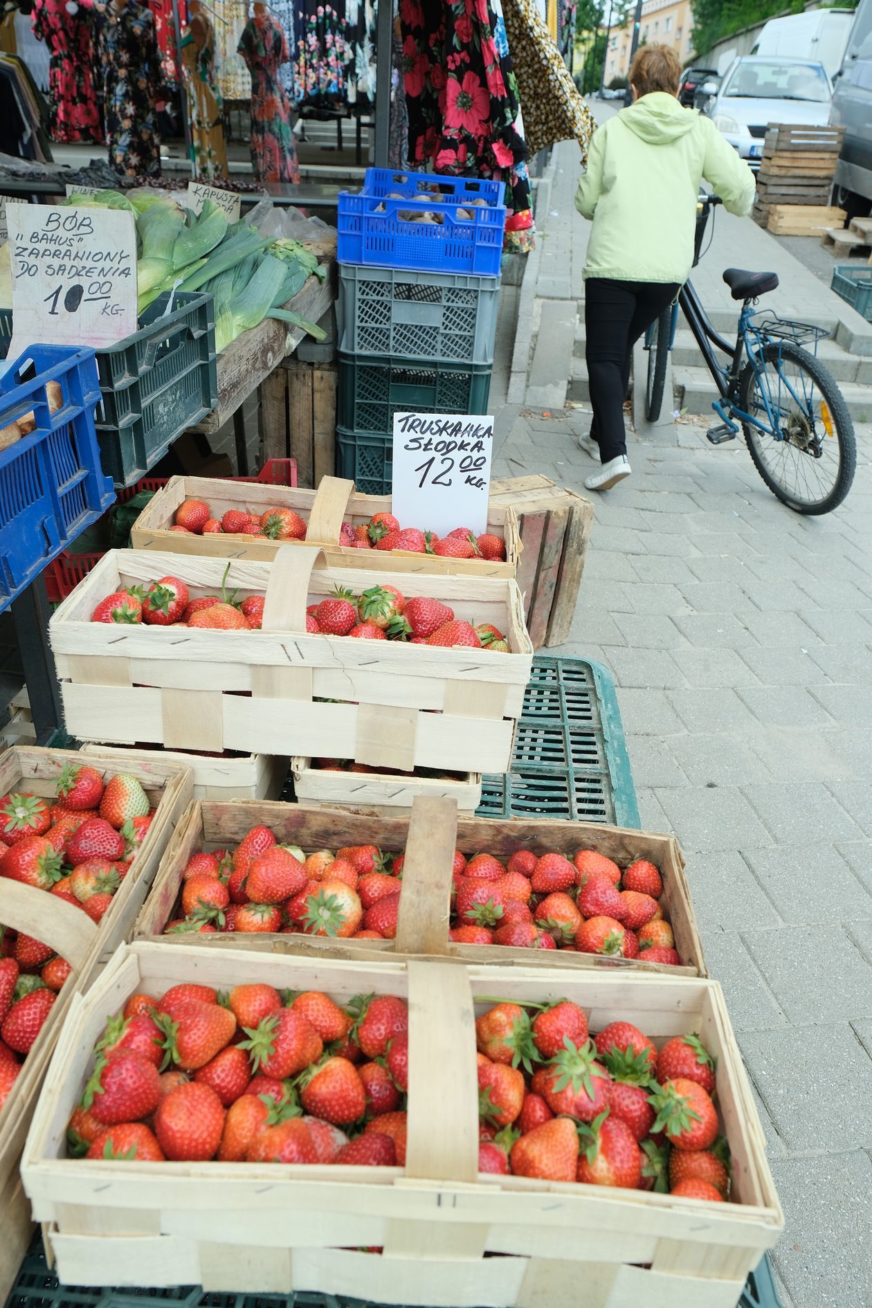  Ceny owoców na targu przy ul. Ruskiej w Lublinie (zdjęcie 1) - Autor: Maciej Kaczanowski