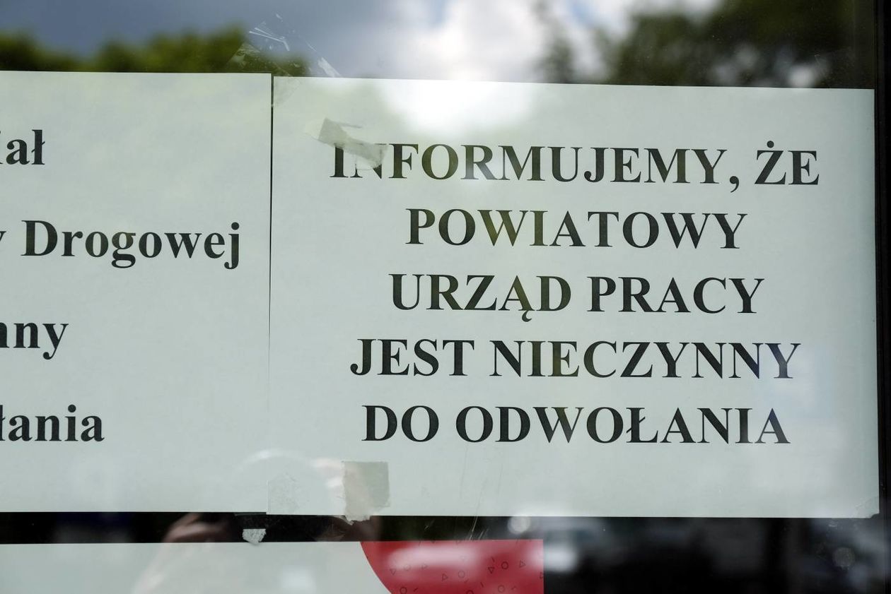  Zamknięty Powiatowy Urząd Pracy w Świdniku z powodu zakażenia COVID-19 (zdjęcie 1) - Autor: Maciej Kaczanowski