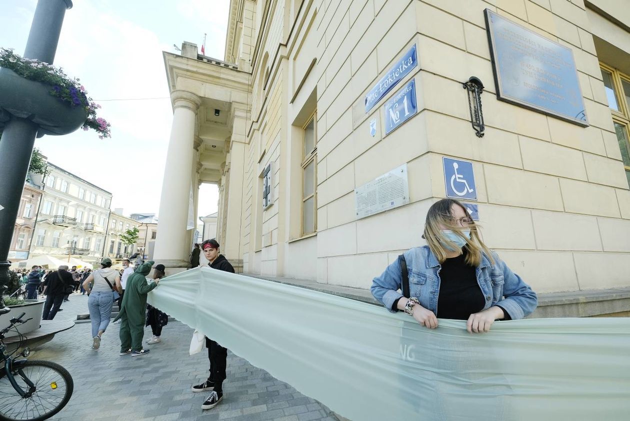  Protest w obronie drzew z ul. Lipowej przed lubelskim ratuszem (zdjęcie 1) - Autor: Maciej Kaczanowski