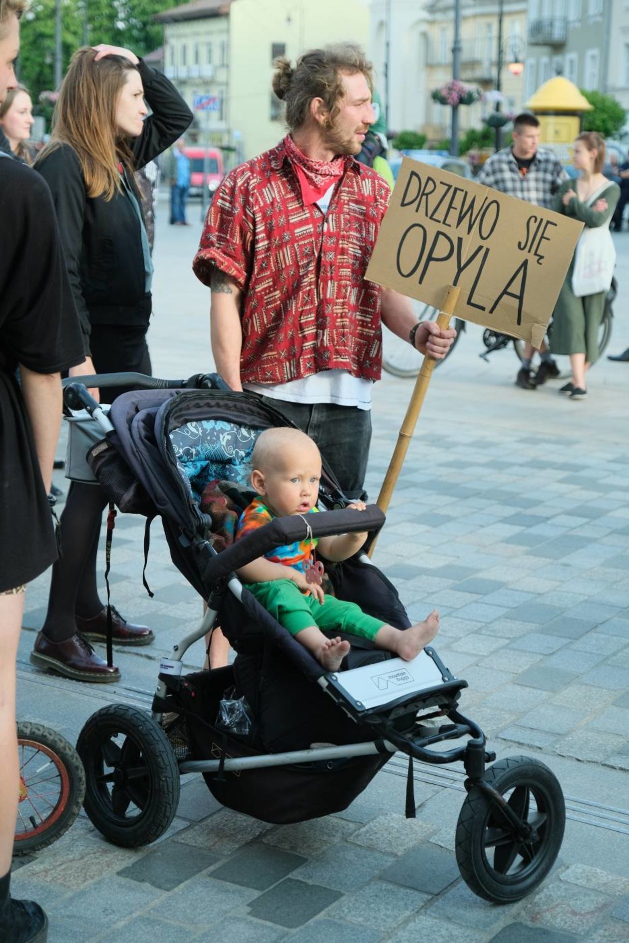  Protest w obronie drzew z ul. Lipowej przed lubelskim ratuszem (zdjęcie 1) - Autor: Maciej Kaczanowski