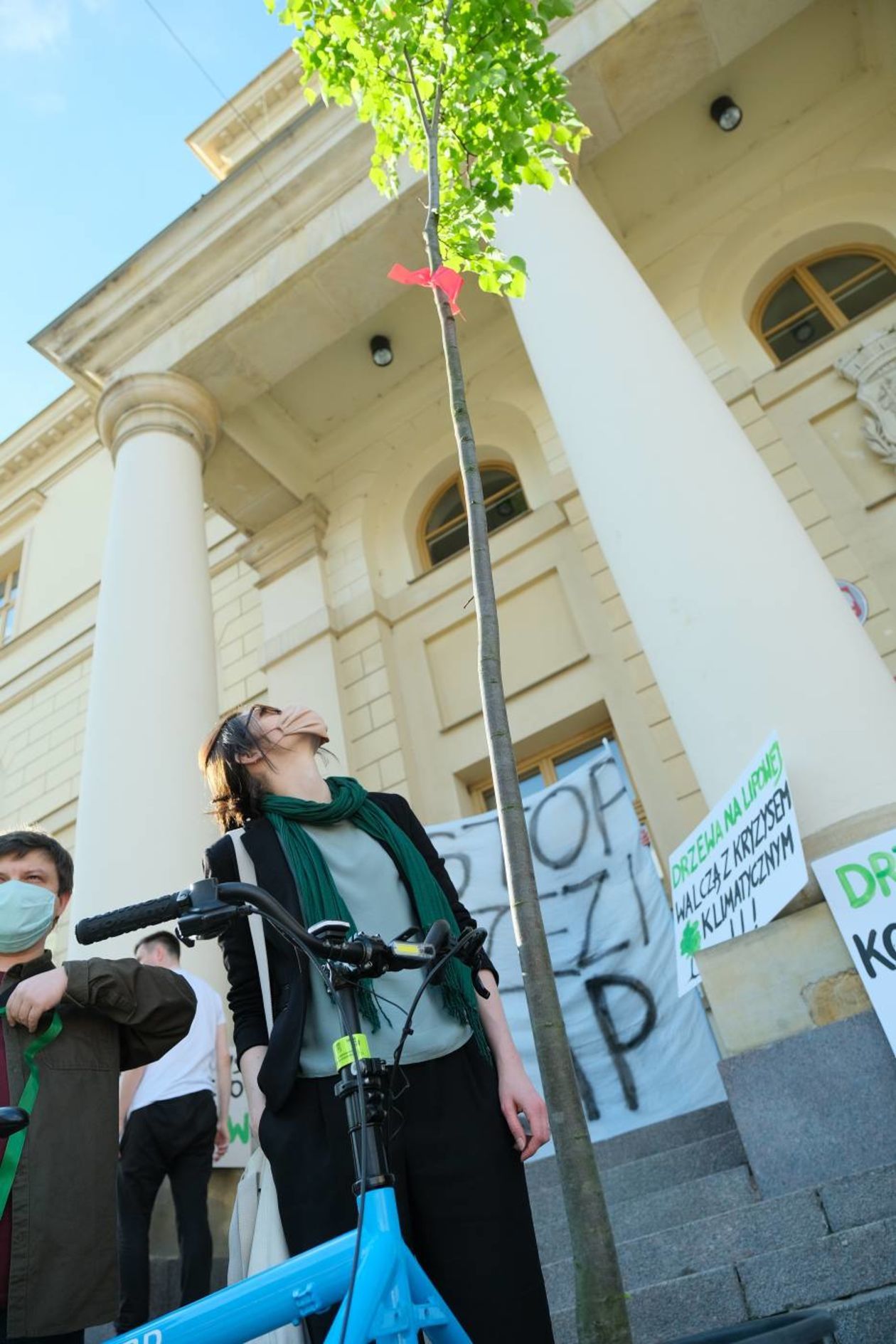  Protest w obronie drzew z ul. Lipowej przed lubelskim ratuszem (zdjęcie 1) - Autor: Maciej Kaczanowski