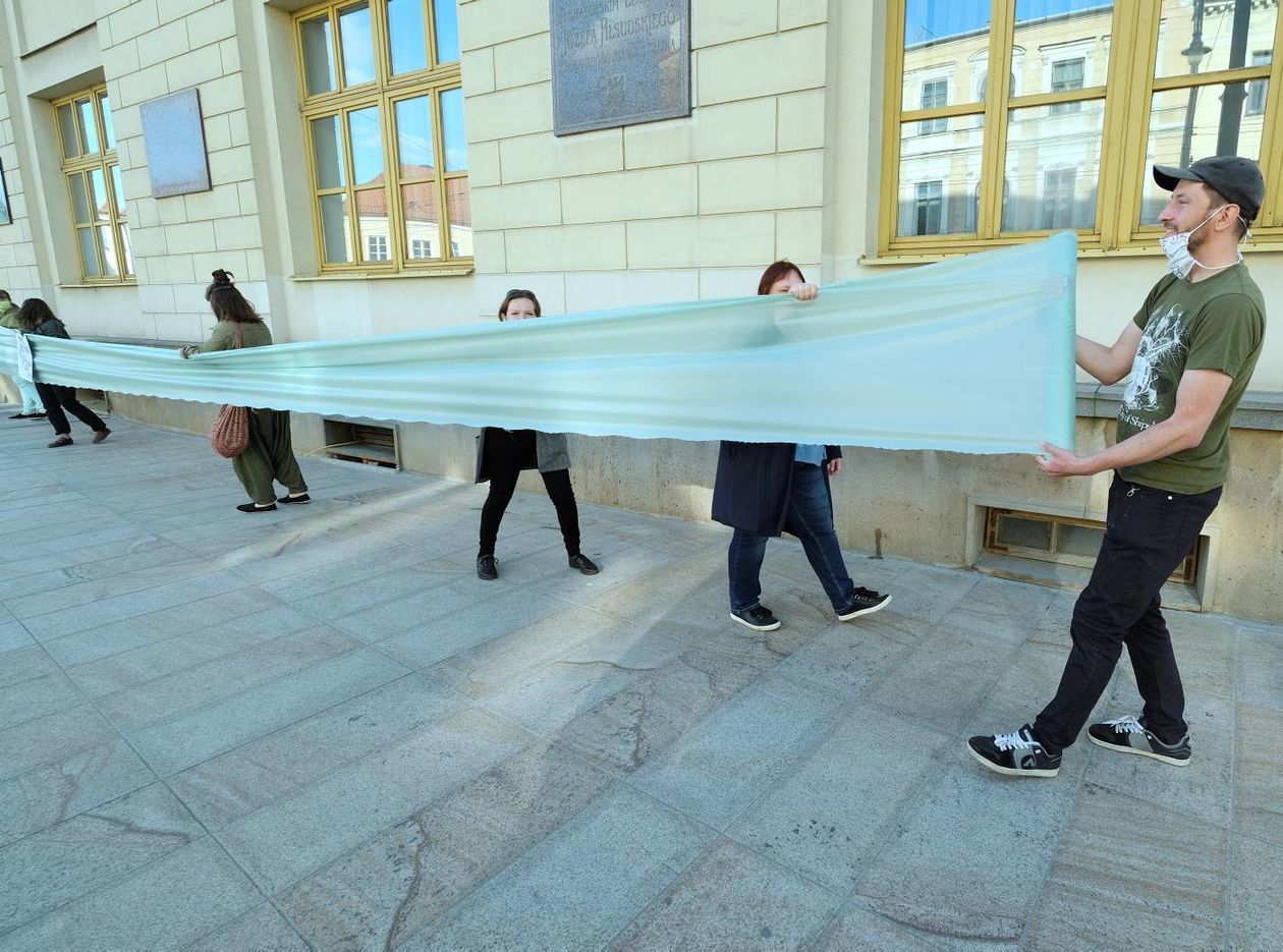  Protest w obronie drzew z ul. Lipowej przed lubelskim ratuszem (zdjęcie 1) - Autor: Maciej Kaczanowski