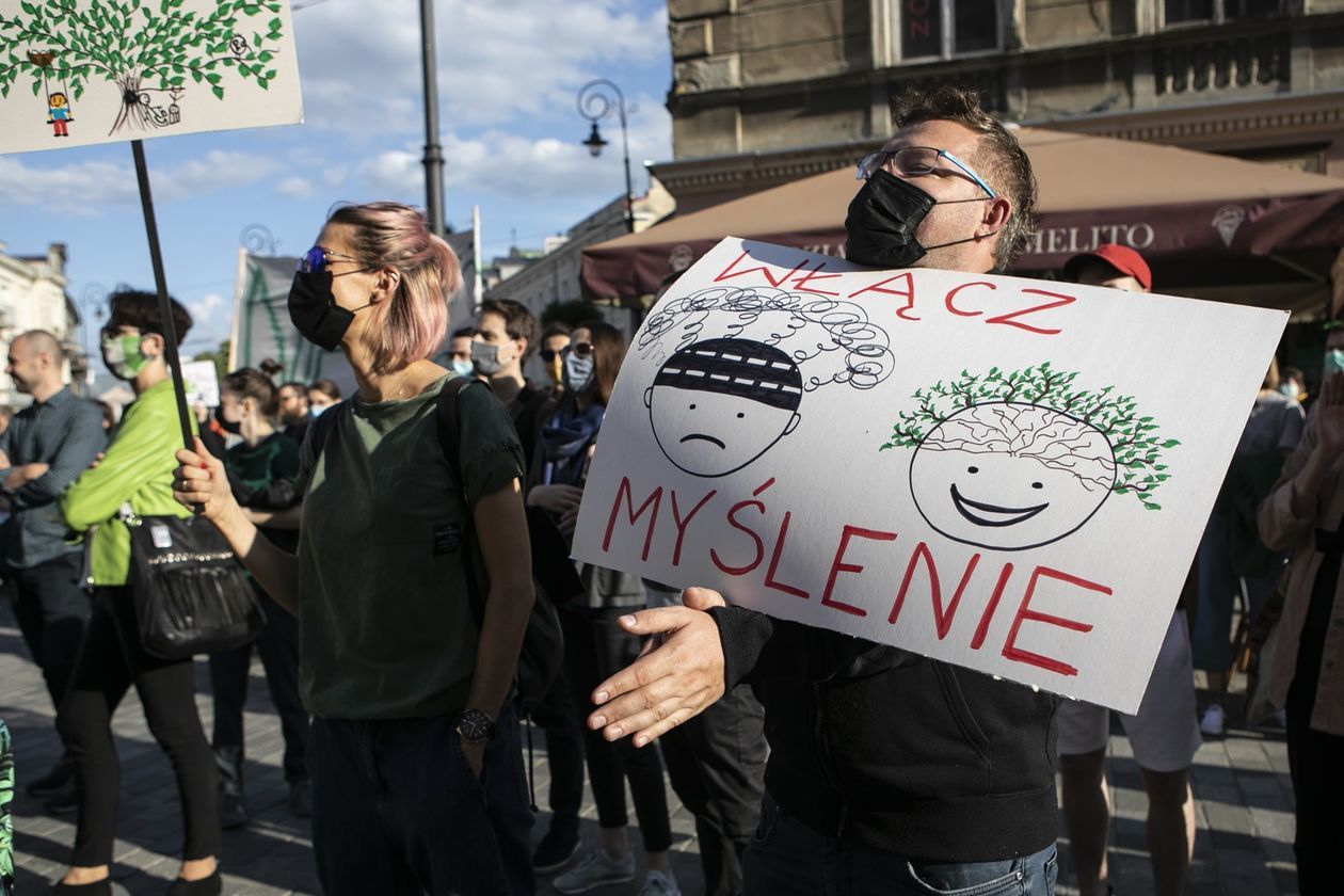  Protest przed Ratuszem w obronie drzew (zdjęcie 1) - Autor: Jacek Szydłowski