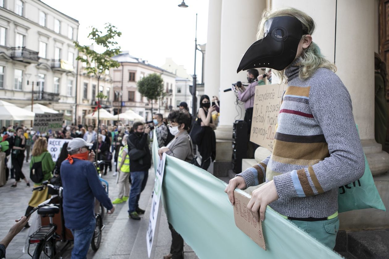  Protest przed Ratuszem w obronie drzew (zdjęcie 1) - Autor: Jacek Szydłowski