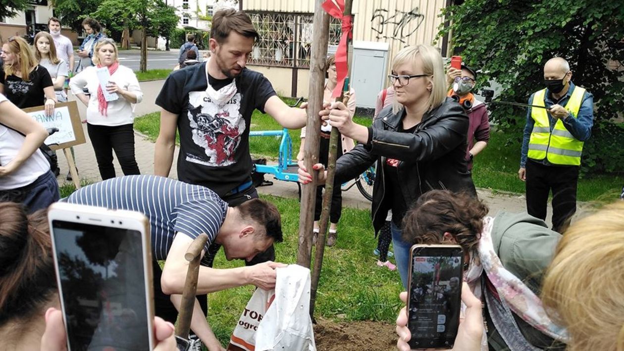  Piątkowa akcja obrońców drzew przy ul. Lipowej w Lublinie (zdjęcie 1) - Autor: Dominik Smaga