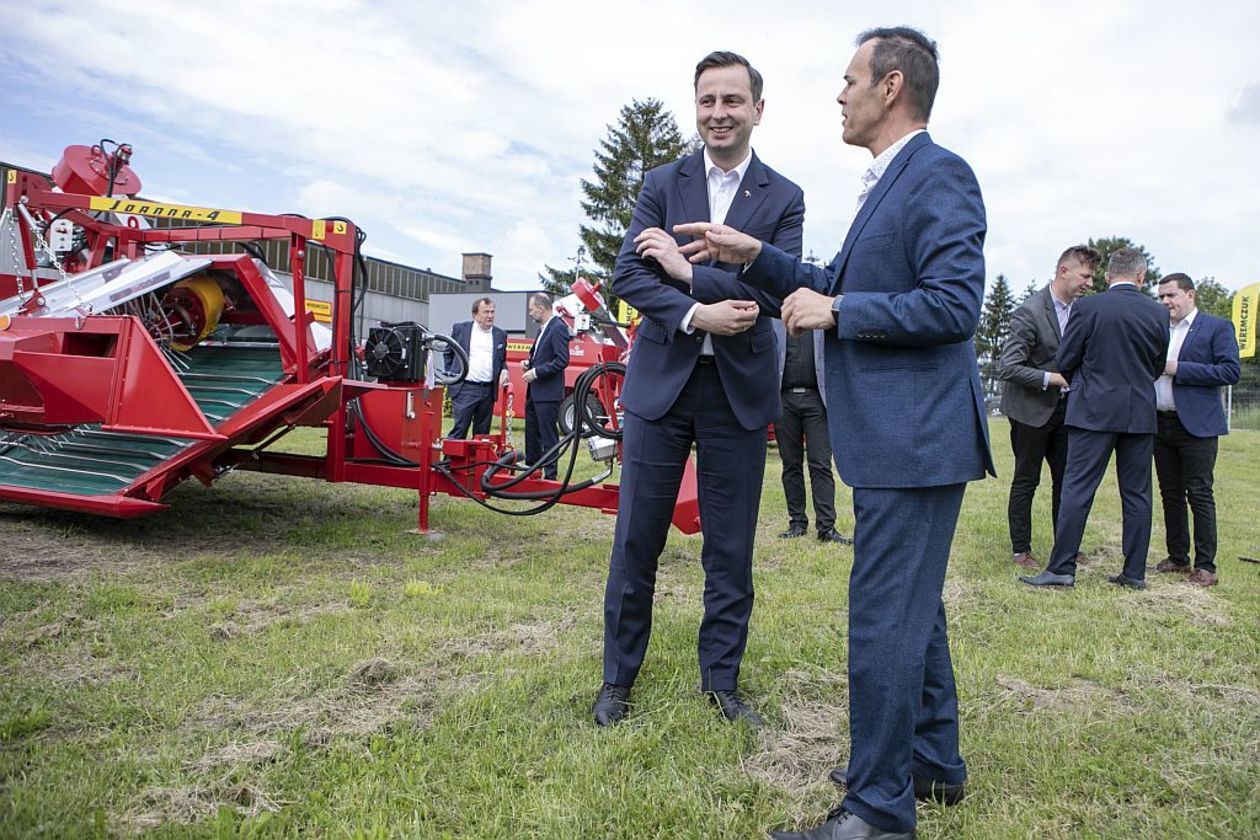  Władysław Kosiniak-Kamysz odwiedził firmę Weremczuk Agromachines z Niedrzwicy Dużej (zdjęcie 1) - Autor: Jacek Szydłowski