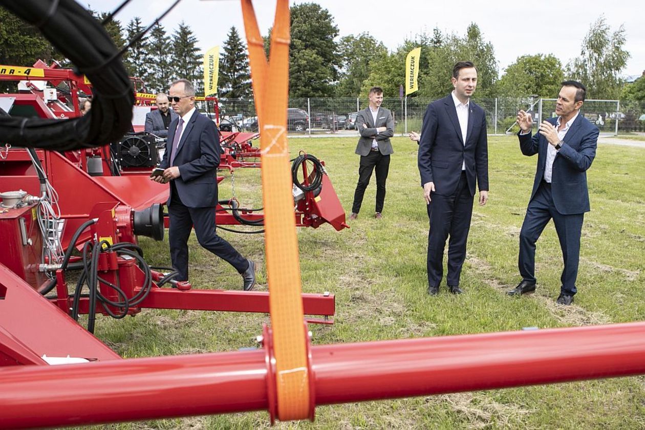  Władysław Kosiniak-Kamysz odwiedził firmę Weremczuk Agromachines z Niedrzwicy Dużej (zdjęcie 1) - Autor: Jacek Szydłowski