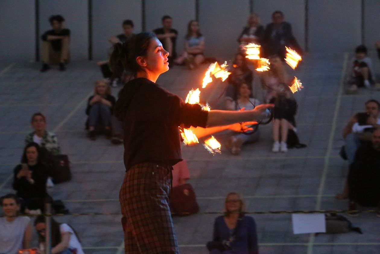  Wieczorny fireshow przed CSK (zdjęcie 1) - Autor: Piotr Michalski