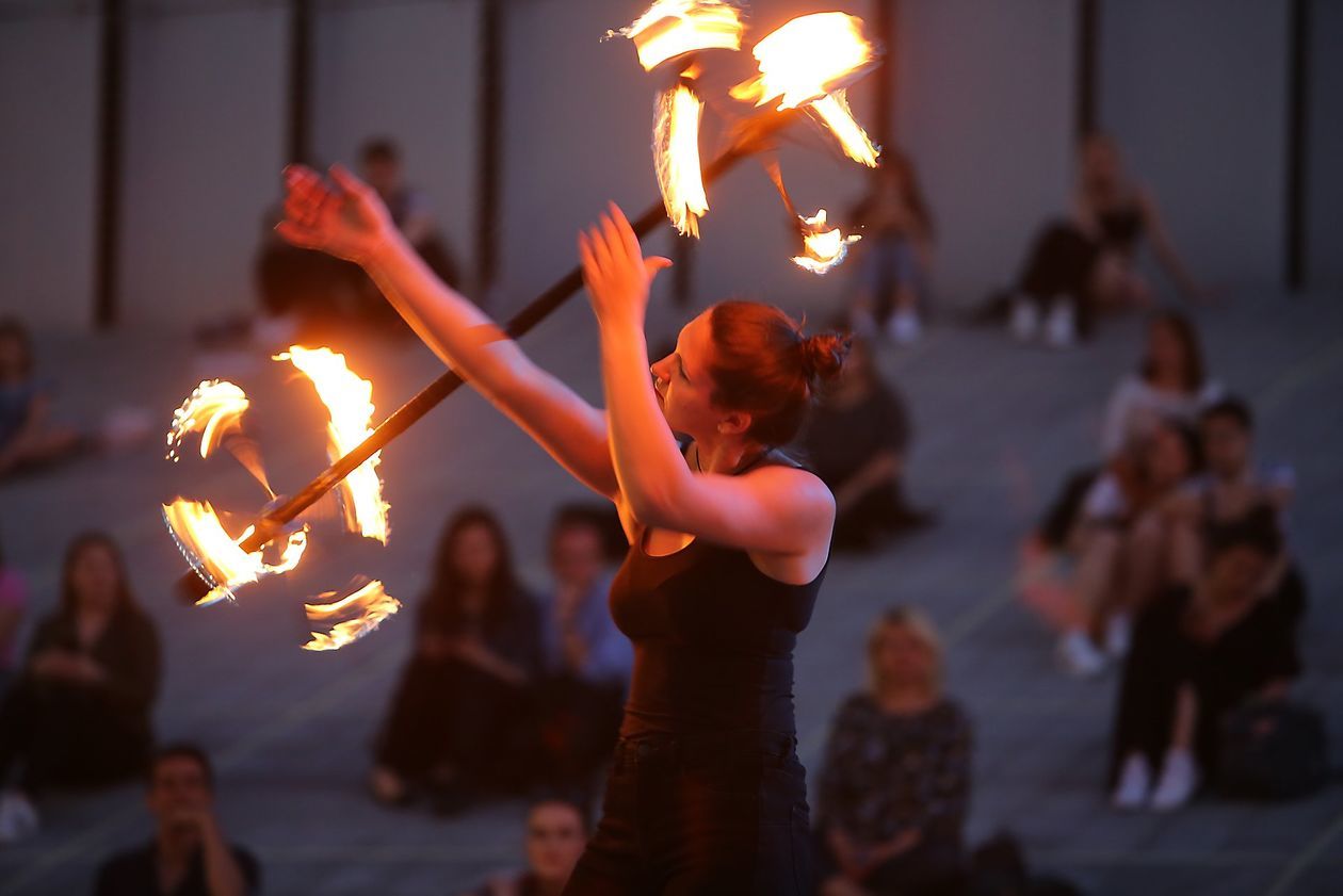  Wieczorny fireshow przed CSK (zdjęcie 1) - Autor: Piotr Michalski